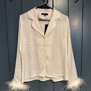 Lulus Bridal Pajama Set. NWT! Feather Cuffs and Pearl Buttons. Small